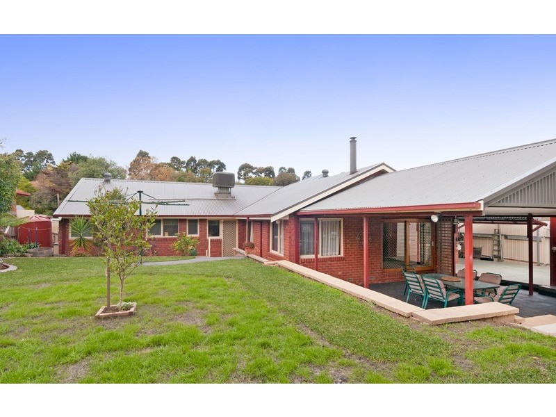 96 Landscape Drive, Mooroolbark VIC 3138