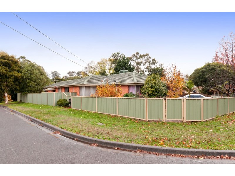 16 Lancaster Road, Mooroolbark VIC 3138