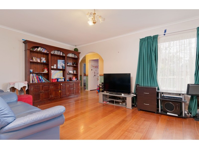 16 Lancaster Road, Mooroolbark VIC 3138