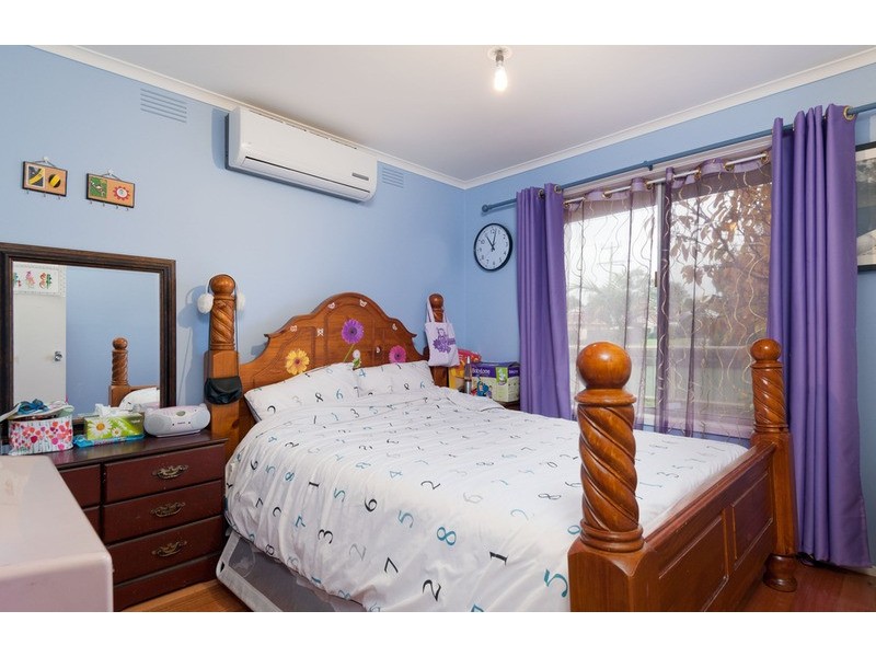 16 Lancaster Road, Mooroolbark VIC 3138