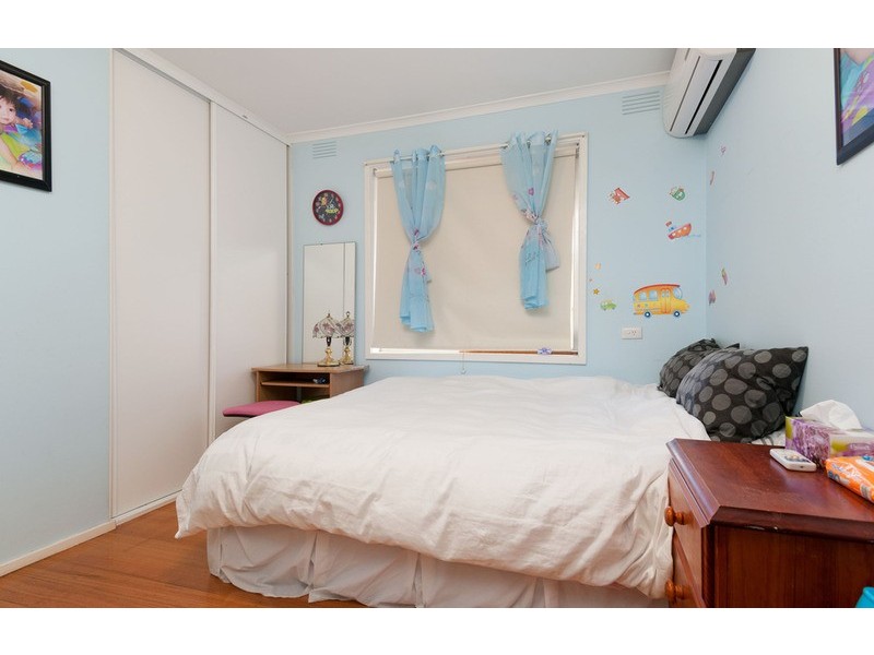 16 Lancaster Road, Mooroolbark VIC 3138