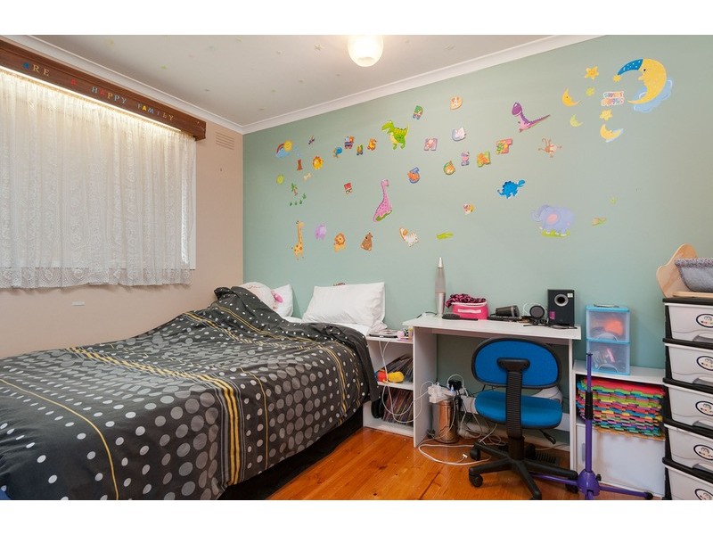 16 Lancaster Road, Mooroolbark VIC 3138