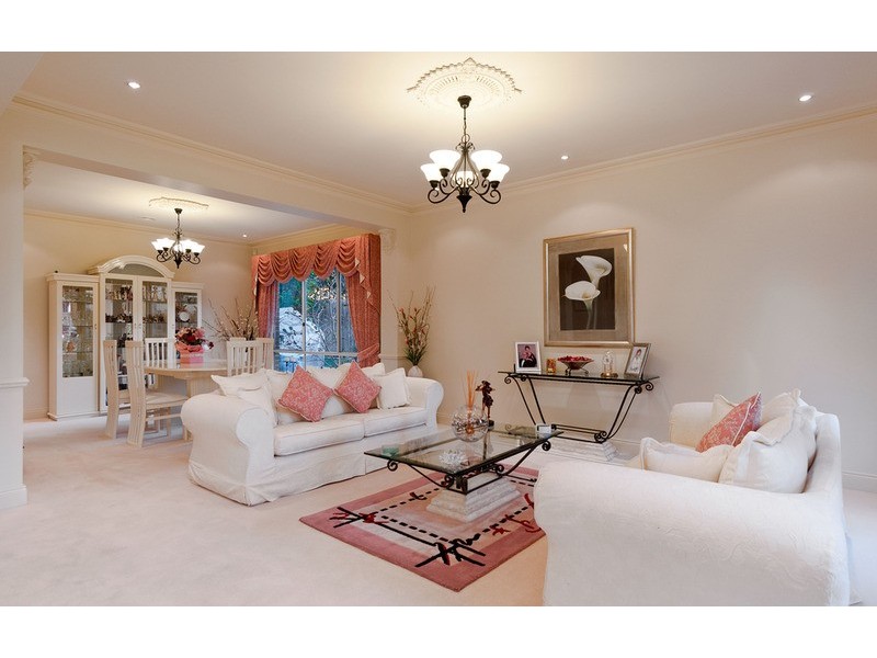 5 Clinton  Lane, Chirnside Park VIC 3116