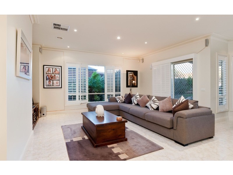 5 Clinton  Lane, Chirnside Park VIC 3116