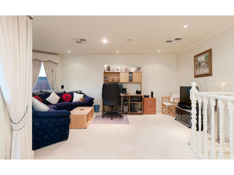 5 Clinton  Lane, Chirnside Park VIC 3116