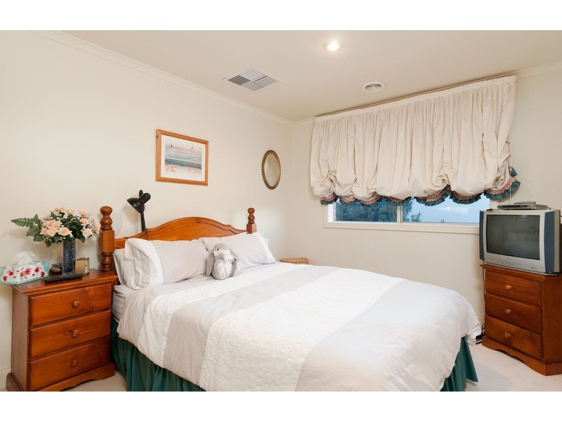 5 Clinton  Lane, Chirnside Park VIC 3116