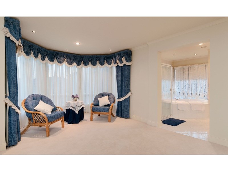 5 Clinton  Lane, Chirnside Park VIC 3116