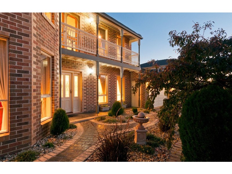 5 Clinton  Lane, Chirnside Park VIC 3116