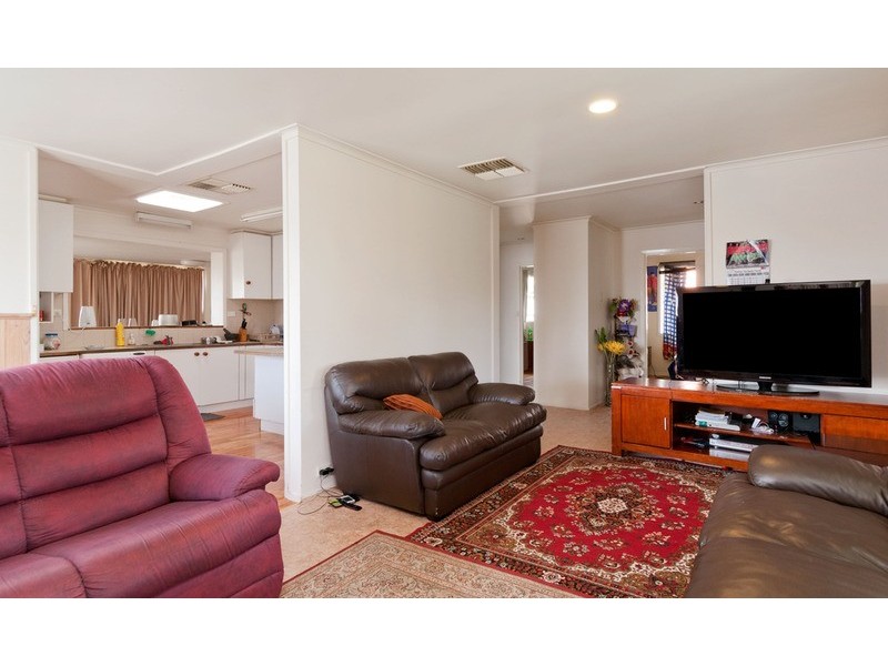 8 Carawa Street, Mooroolbark VIC 3138