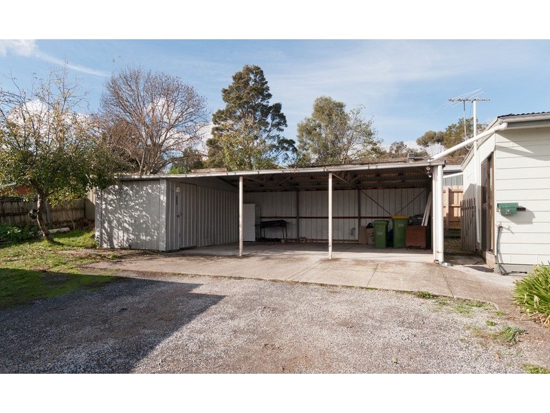 8 Carawa Street, Mooroolbark VIC 3138