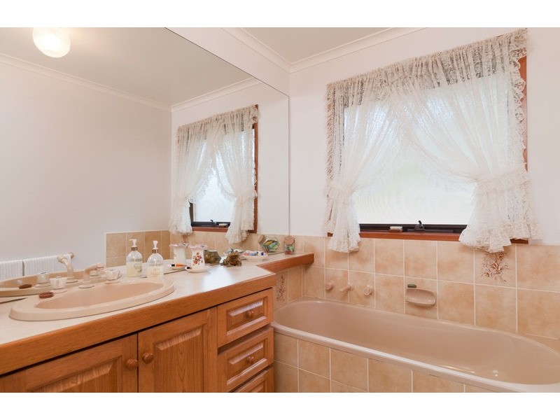 4 Terra Rossa Court, Mooroolbark VIC 3138