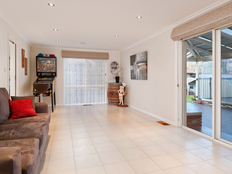 8 Terra Rossa Court, Mooroolbark VIC 3138