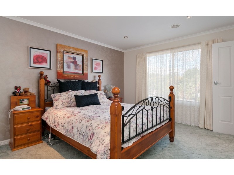 8 Terra Rossa Court, Mooroolbark VIC 3138