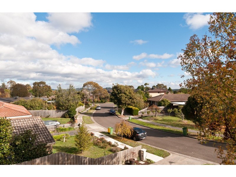 8 Terra Rossa Court, Mooroolbark VIC 3138