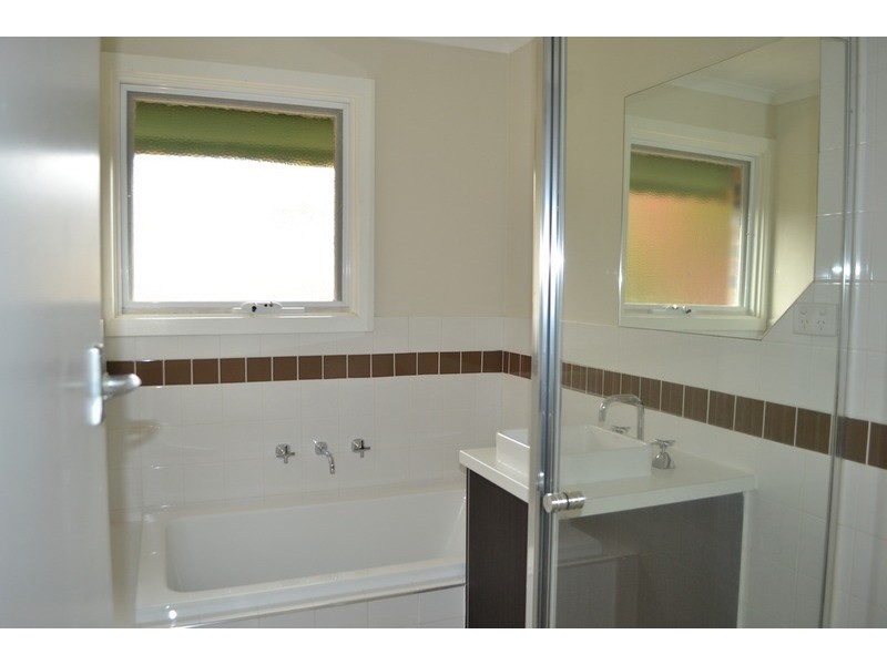 24 Shakespeare Avenue, Mooroolbark VIC 3138