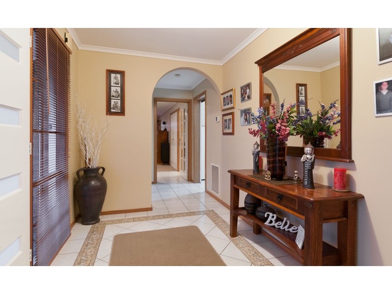 27 Corrong Crescent, Mooroolbark VIC 3138