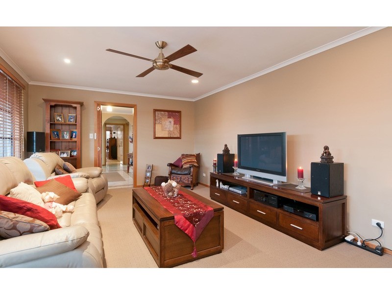 27 Corrong Crescent, Mooroolbark VIC 3138