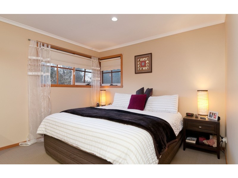 27 Corrong Crescent, Mooroolbark VIC 3138