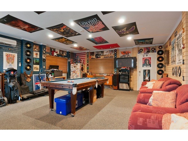 27 Corrong Crescent, Mooroolbark VIC 3138