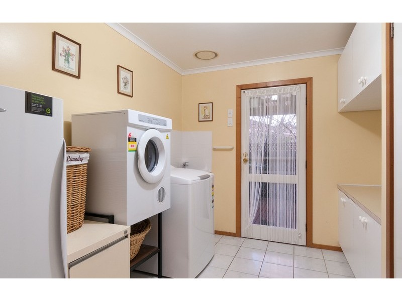 27 Corrong Crescent, Mooroolbark VIC 3138