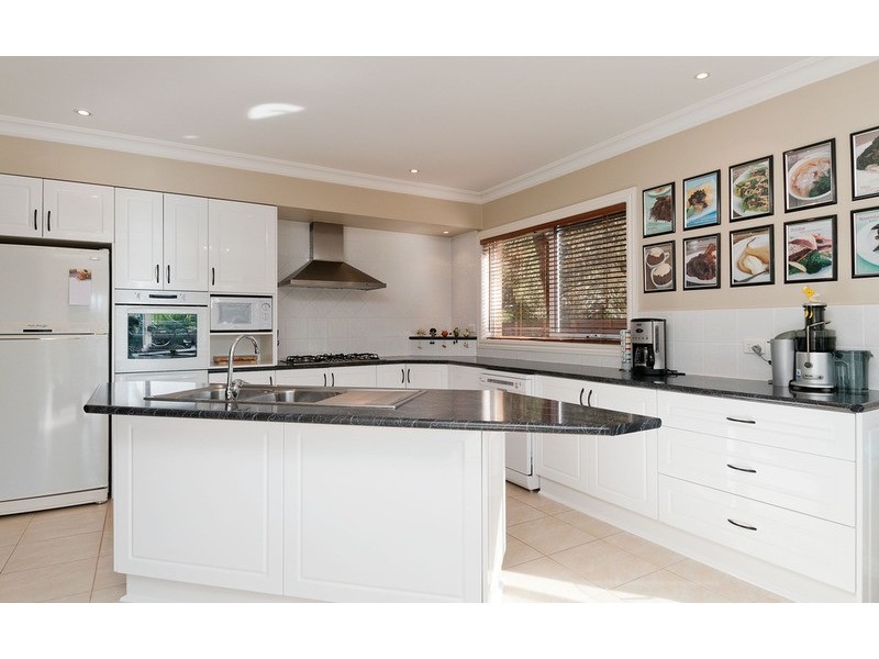 18a Wimbledon Court, Mooroolbark VIC 3138