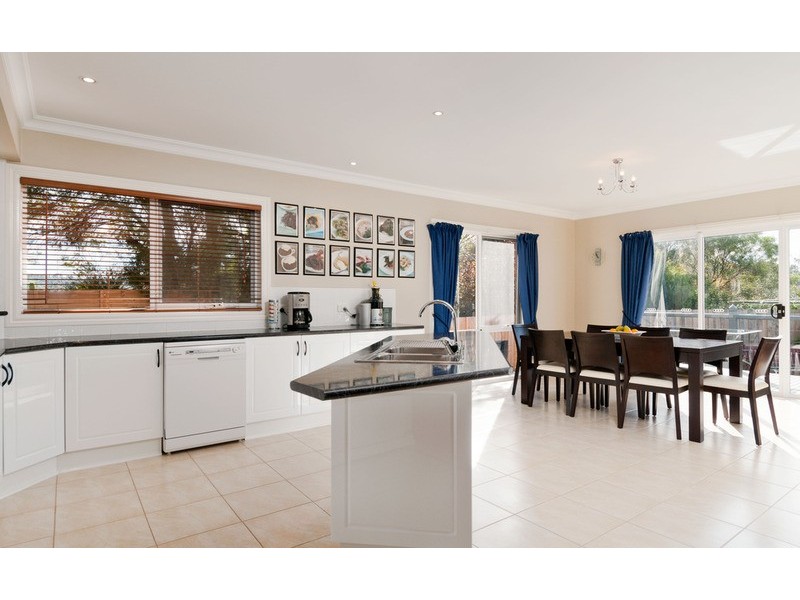 18a Wimbledon Court, Mooroolbark VIC 3138