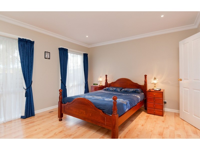 18a Wimbledon Court, Mooroolbark VIC 3138