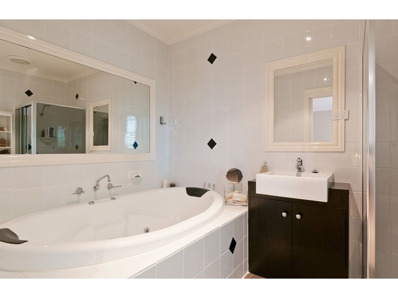 18a Wimbledon Court, Mooroolbark VIC 3138