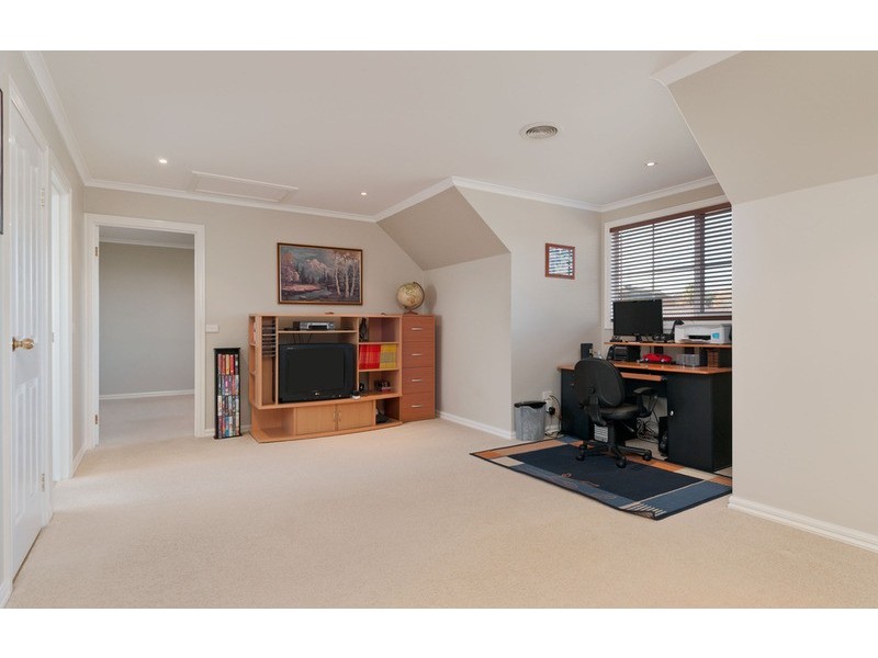 18a Wimbledon Court, Mooroolbark VIC 3138