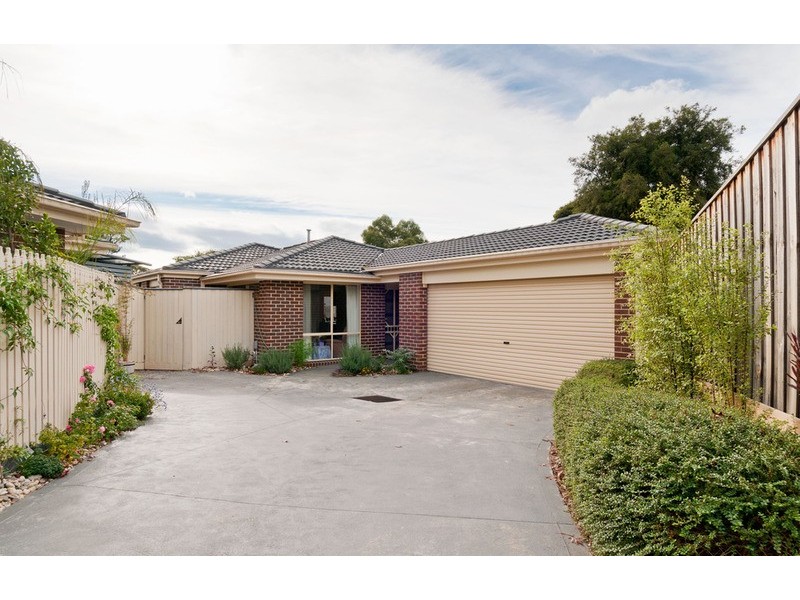 2/17 Wimbledon Court, Mooroolbark VIC 3138