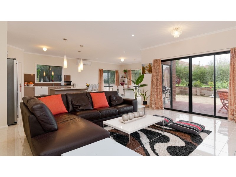 42 Pacific Drive, Mooroolbark VIC 3138