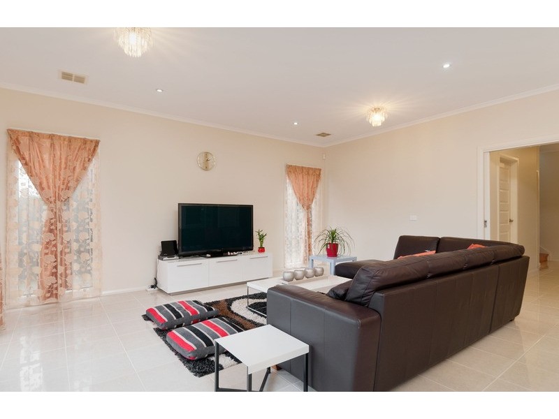 42 Pacific Drive, Mooroolbark VIC 3138