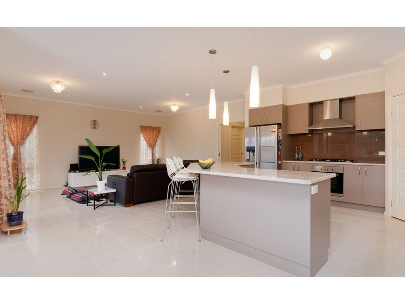 42 Pacific Drive, Mooroolbark VIC 3138