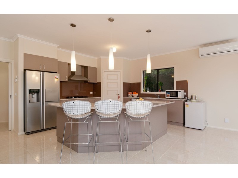 42 Pacific Drive, Mooroolbark VIC 3138
