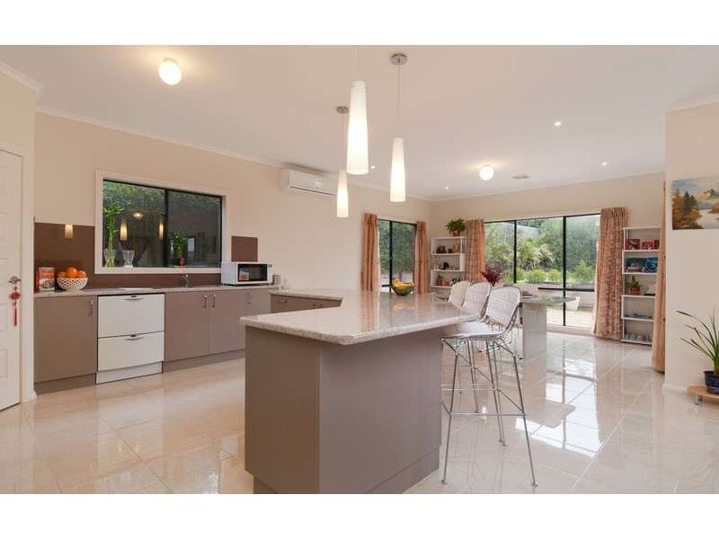 42 Pacific Drive, Mooroolbark VIC 3138