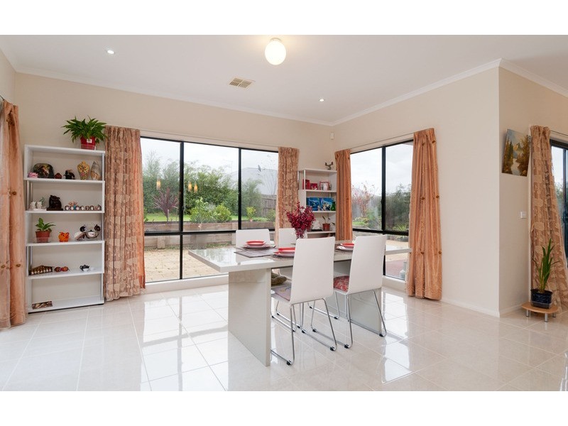 42 Pacific Drive, Mooroolbark VIC 3138