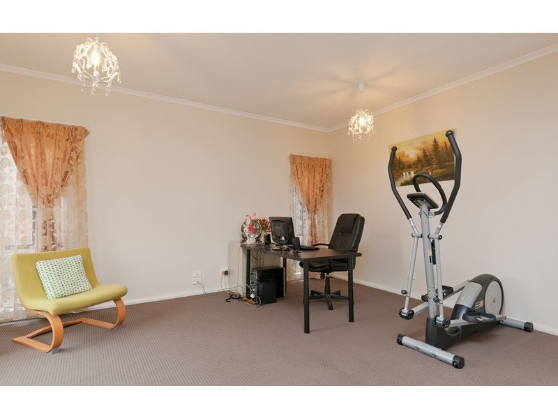 42 Pacific Drive, Mooroolbark VIC 3138