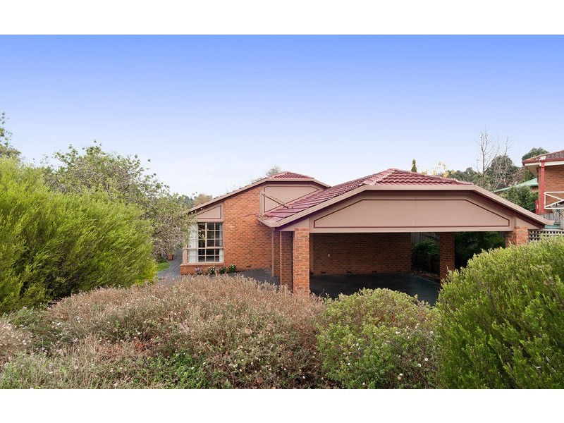 16 Blaxland Court, Mooroolbark VIC 3138