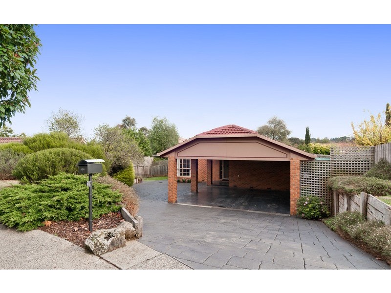 16 Blaxland Court, Mooroolbark VIC 3138