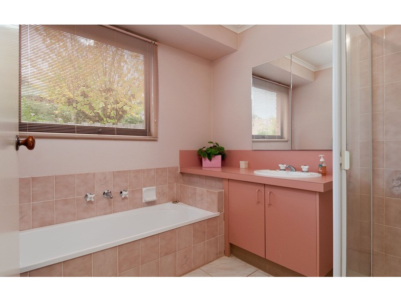 16 Blaxland Court, Mooroolbark VIC 3138