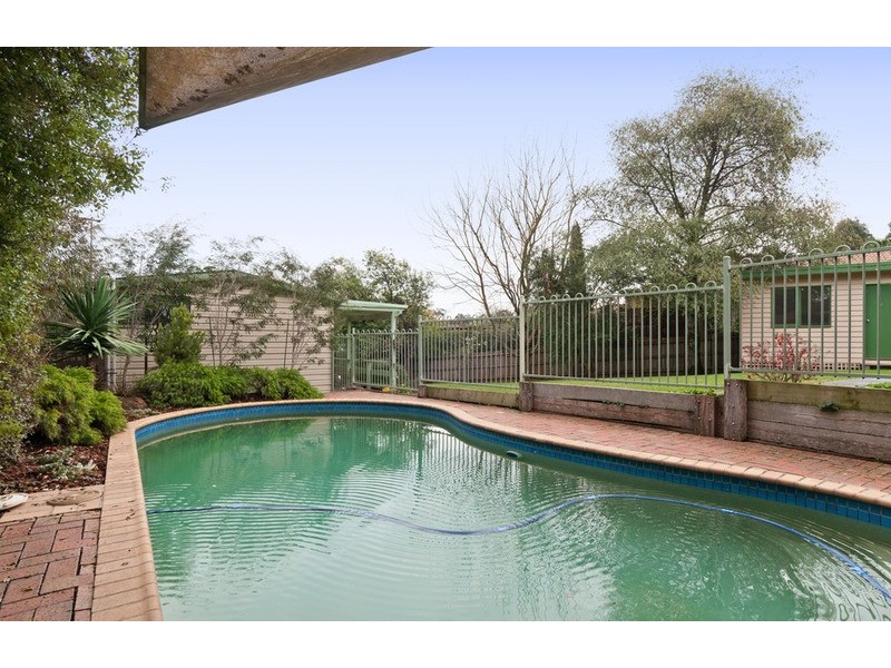 16 Blaxland Court, Mooroolbark VIC 3138
