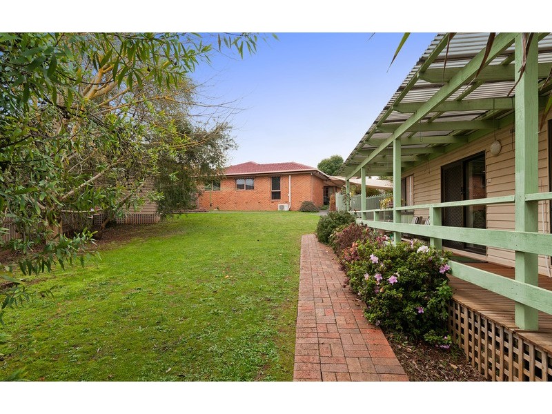 16 Blaxland Court, Mooroolbark VIC 3138
