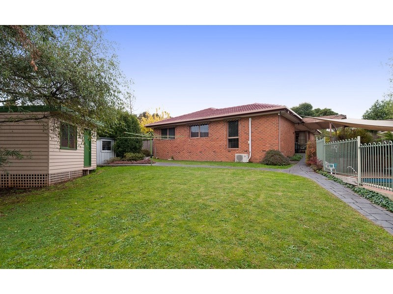 16 Blaxland Court, Mooroolbark VIC 3138