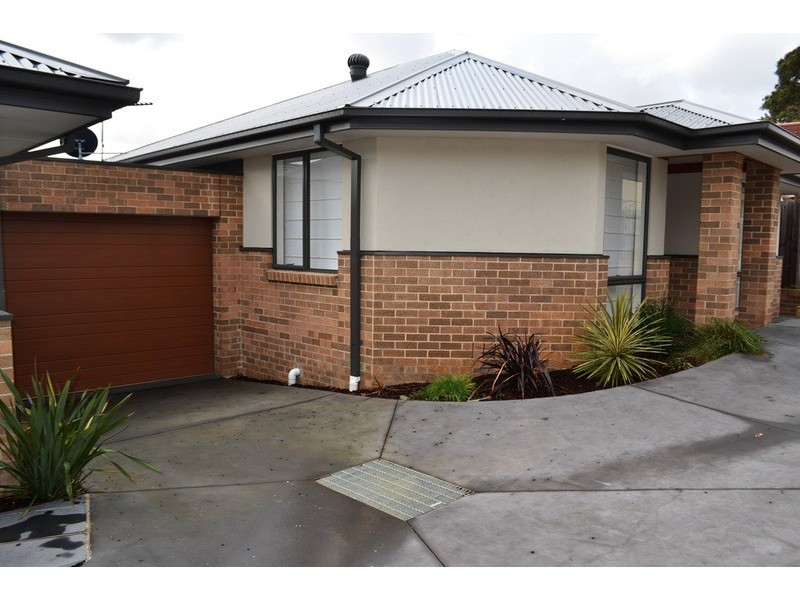 2/6 Bridges Avenue, Mooroolbark VIC 3138