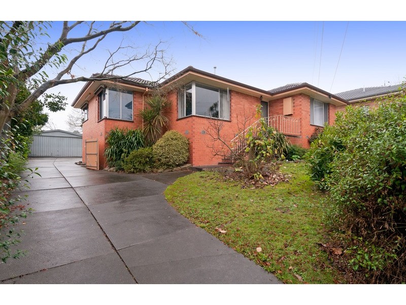 6 Carawa Street, Mooroolbark VIC 3138