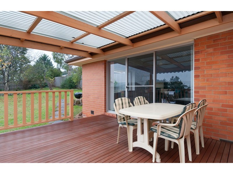 6 Carawa Street, Mooroolbark VIC 3138