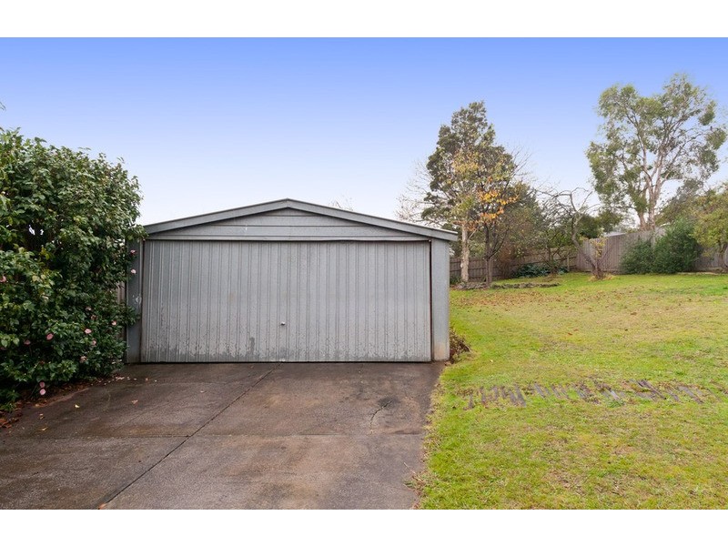 6 Carawa Street, Mooroolbark VIC 3138