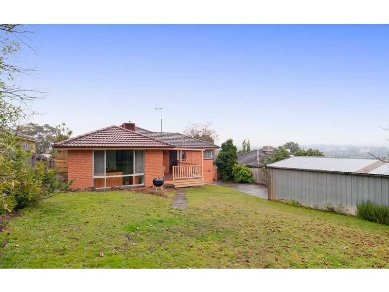 6 Carawa Street, Mooroolbark VIC 3138