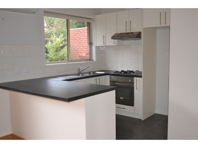 2/51 Cambridge Road, Mooroolbark VIC 3138