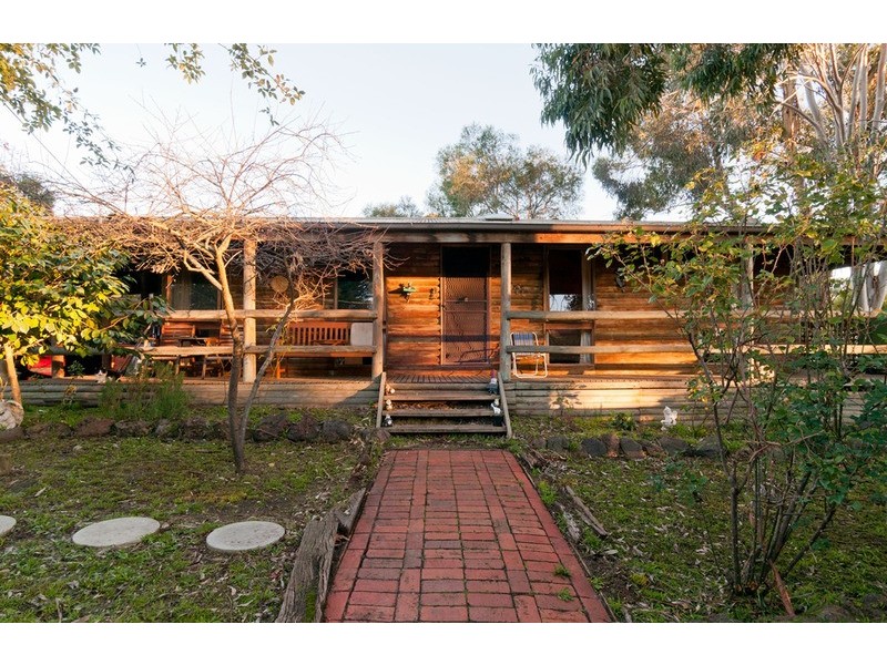 44 Zina Grove, Mooroolbark VIC 3138